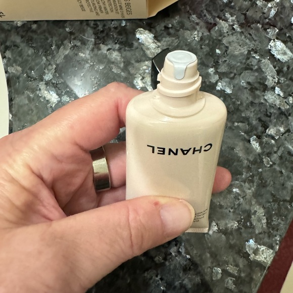 SOLD—chanel Les Beiges Winter Glow Icy Beige - Picture 3 of 4